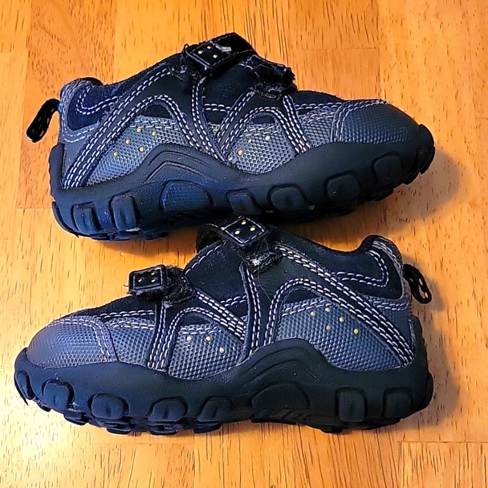 Oshkosh genuine kids toddler shoe